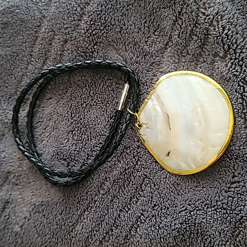 Mother of Pearl pendant Necklace